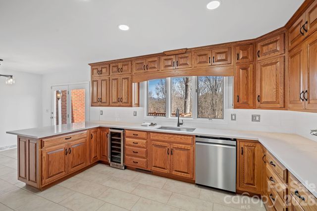 735 Macedonia Road, Asheville, NC 28804