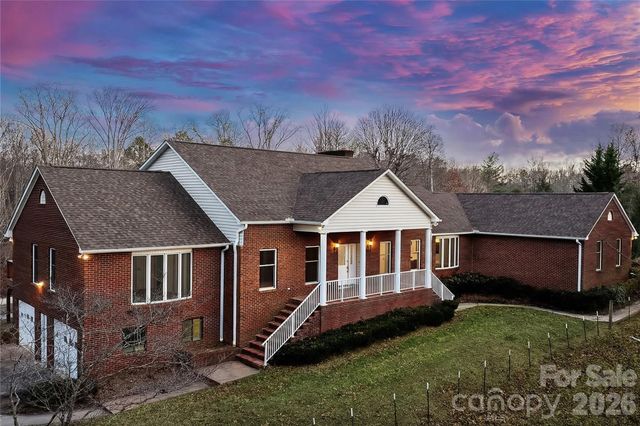 735 Macedonia Road, Asheville, NC 28804
