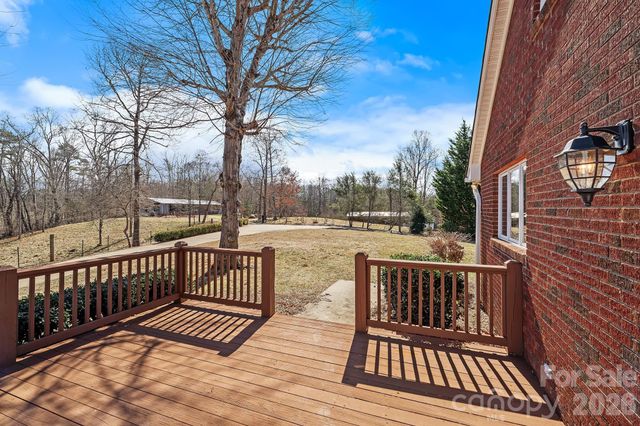 735 Macedonia Road, Asheville, NC 28804