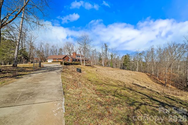 735 Macedonia Road, Asheville, NC 28804