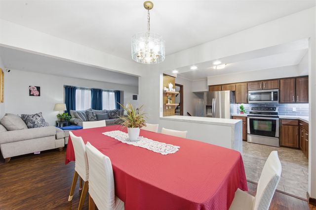 1118 N Sandplum Ln, Wichita, KS 67212