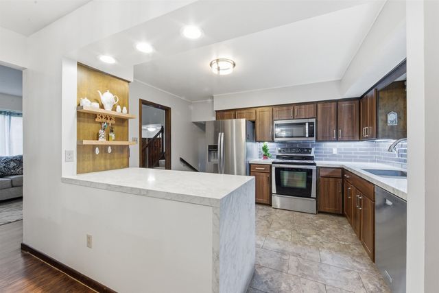 1118 N Sandplum Ln, Wichita, KS 67212