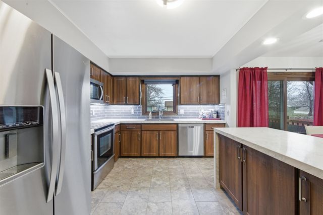 1118 N Sandplum Ln, Wichita, KS 67212