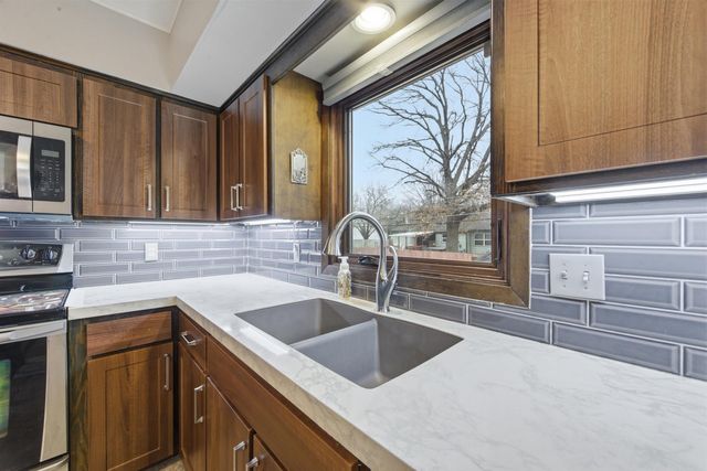 1118 N Sandplum Ln, Wichita, KS 67212