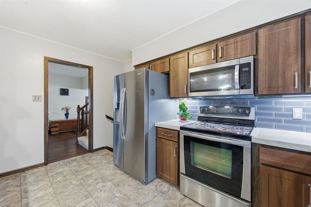 1118 N Sandplum Ln, Wichita, KS 67212