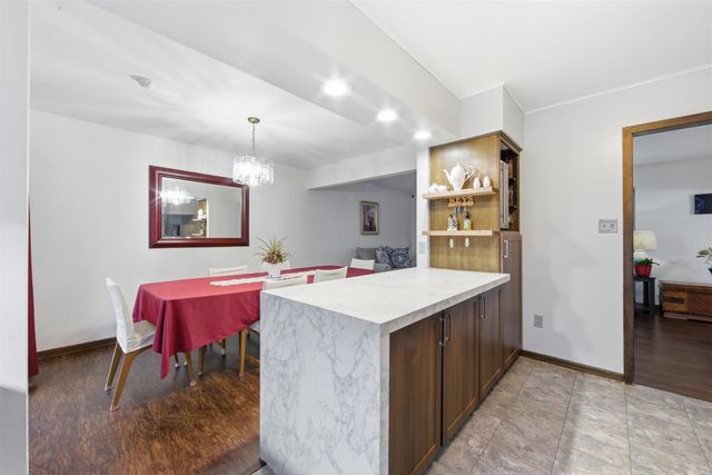 1118 N Sandplum Ln, Wichita, KS 67212