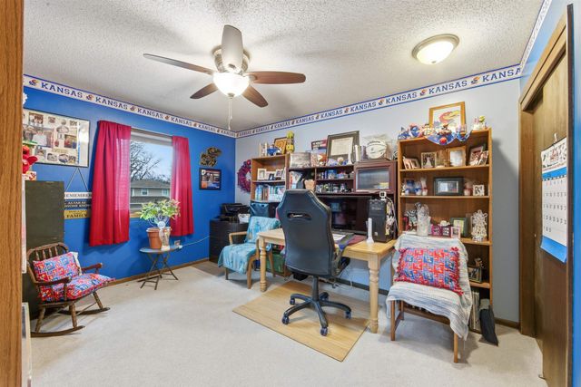 1118 N Sandplum Ln, Wichita, KS 67212