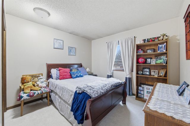 1118 N Sandplum Ln, Wichita, KS 67212