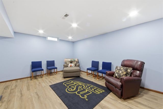 1118 N Sandplum Ln, Wichita, KS 67212