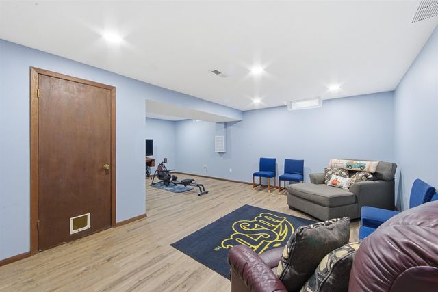 1118 N Sandplum Ln, Wichita, KS 67212