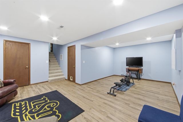 1118 N Sandplum Ln, Wichita, KS 67212