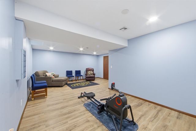 1118 N Sandplum Ln, Wichita, KS 67212