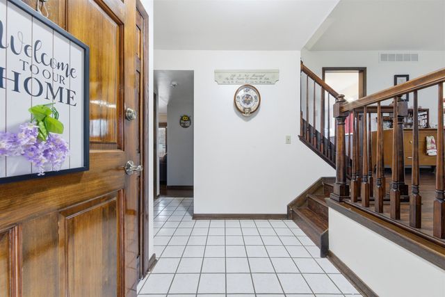 1118 N Sandplum Ln, Wichita, KS 67212