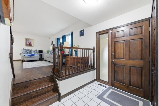 1118 N Sandplum Ln, Wichita, KS 67212