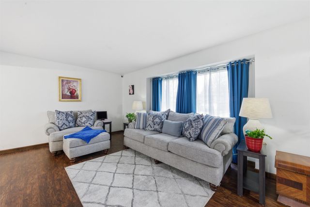 1118 N Sandplum Ln, Wichita, KS 67212