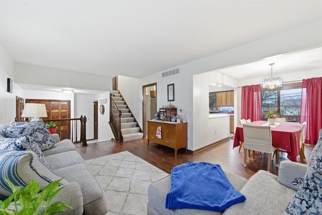 1118 N Sandplum Ln, Wichita, KS 67212