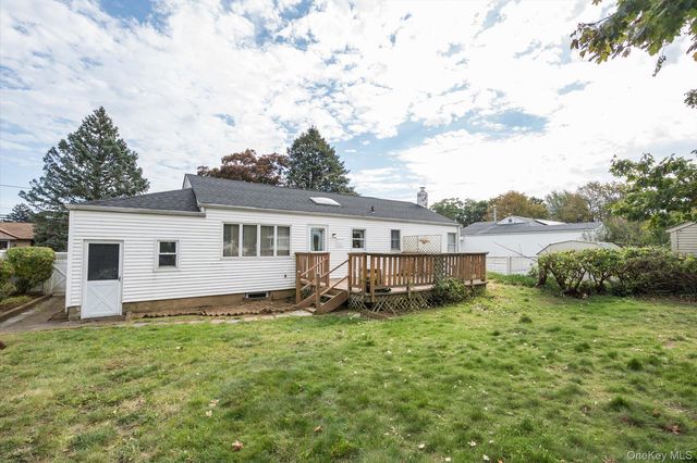 4 Paula Drive, Farmingdale, NY 11735