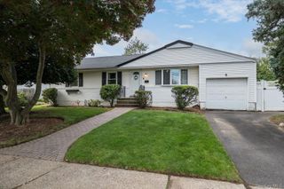 4 Paula Drive, Farmingdale, NY 11735