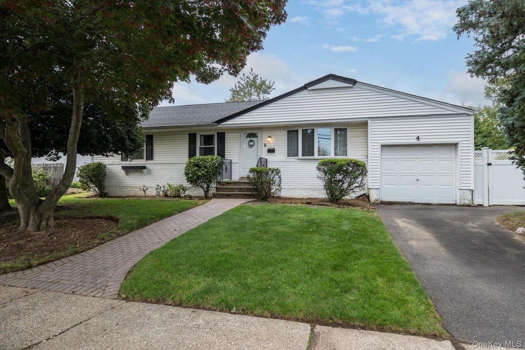 4 Paula Drive, Farmingdale, NY 11735