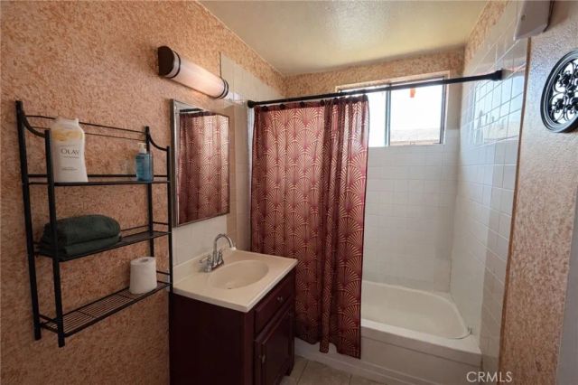 2301 S. Center Street, Santa Ana, CA 92704