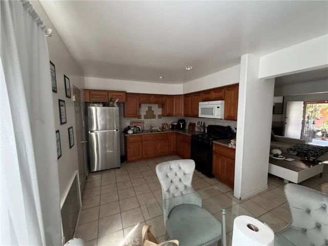 2301 S. Center Street, Santa Ana, CA 92704