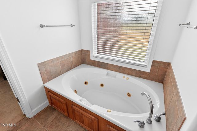 100 Golf Villa Drive, Greeneville, TN 37743