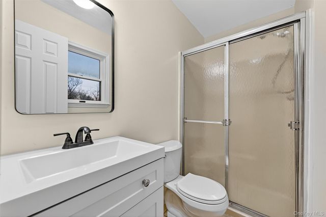 14 Country Meadows Road, New Paltz, NY 12561