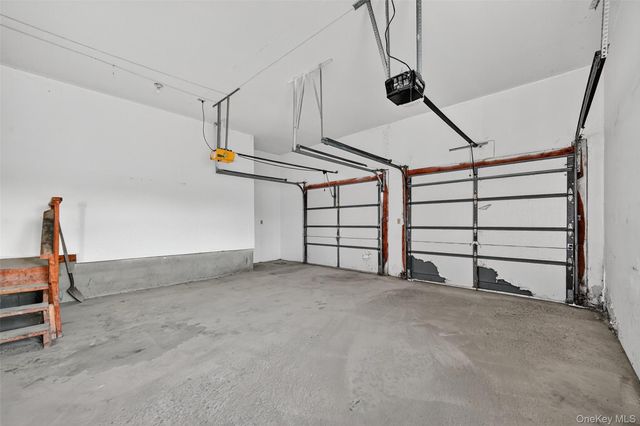 14 Country Meadows Road, New Paltz, NY 12561