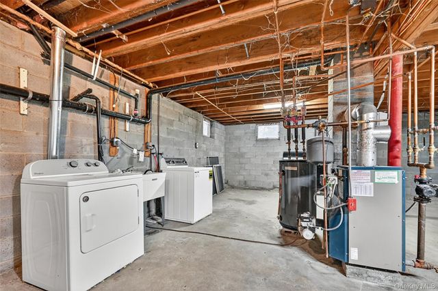 14 Country Meadows Road, New Paltz, NY 12561