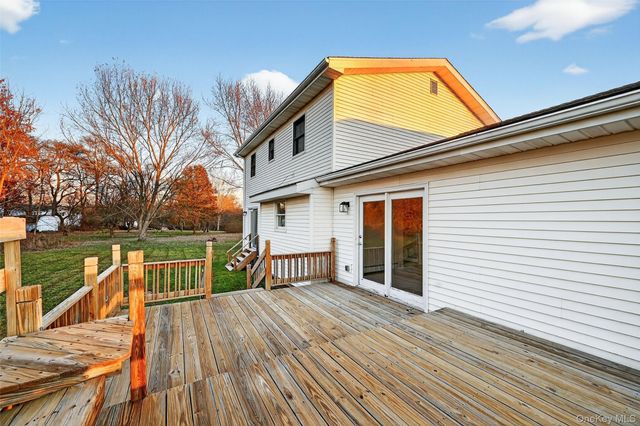 14 Country Meadows Road, New Paltz, NY 12561