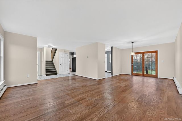 14 Country Meadows Road, New Paltz, NY 12561