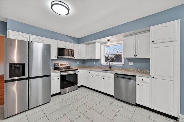 14 Country Meadows Road, New Paltz, NY 12561