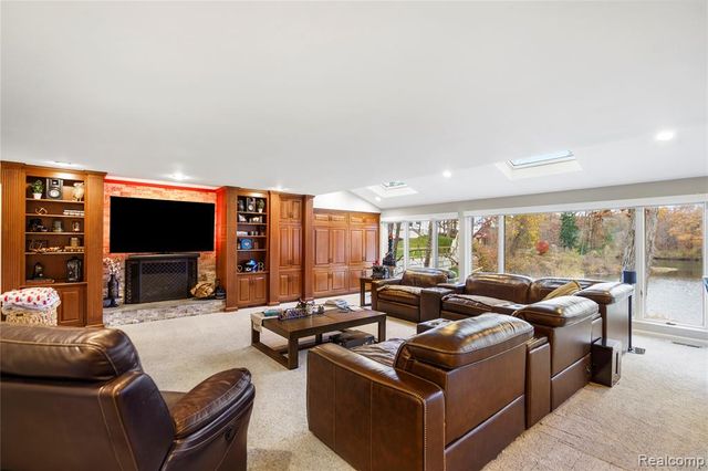 56853 Mount Vernon Road, Shelby Twp, MI 48316