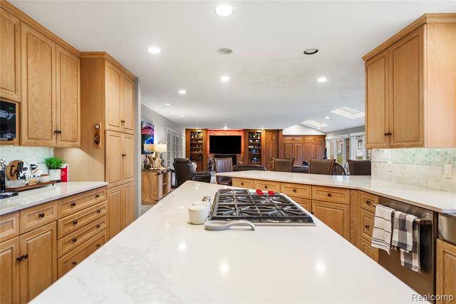 56853 Mount Vernon Road, Shelby Twp, MI 48316