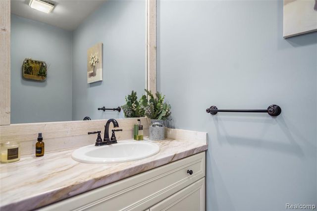 56853 Mount Vernon Road, Shelby Twp, MI 48316