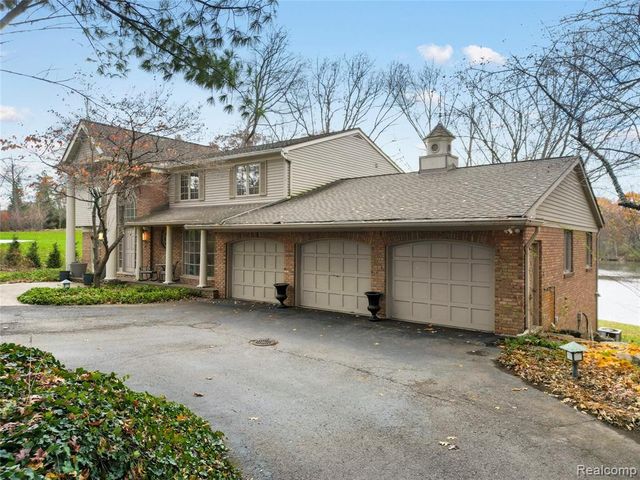 56853 Mount Vernon Road, Shelby Twp, MI 48316