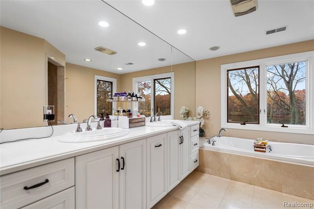 56853 Mount Vernon Road, Shelby Twp, MI 48316