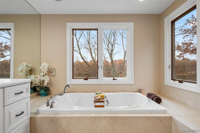 56853 Mount Vernon Road, Shelby Twp, MI 48316