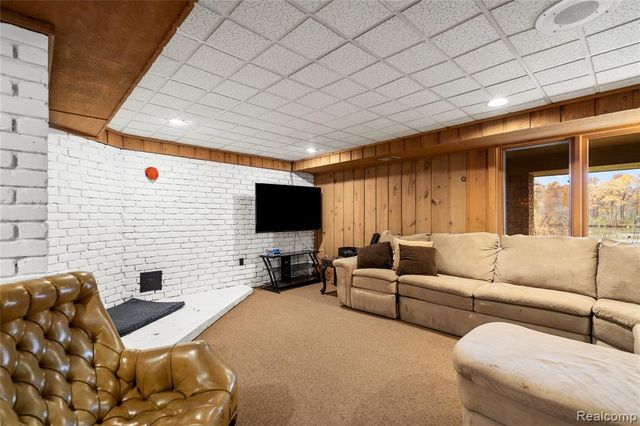 56853 Mount Vernon Road, Shelby Twp, MI 48316