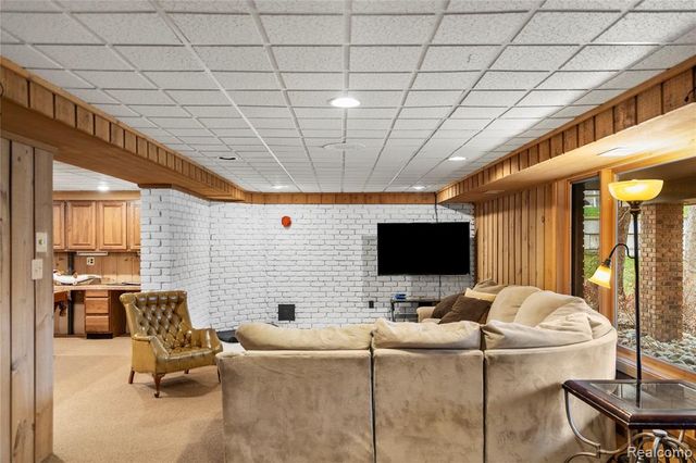 56853 Mount Vernon Road, Shelby Twp, MI 48316