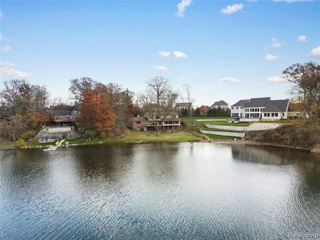 56853 Mount Vernon Road, Shelby Twp, MI 48316