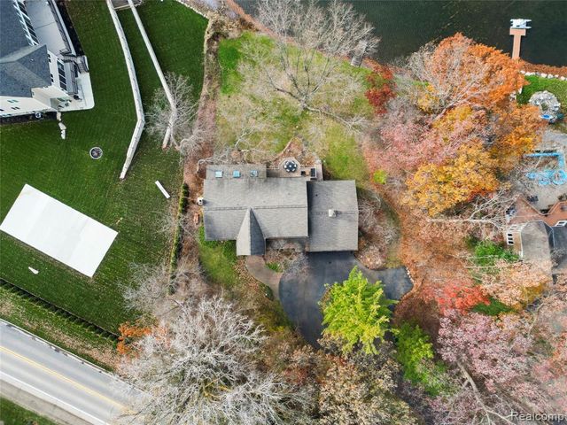 56853 Mount Vernon Road, Shelby Twp, MI 48316