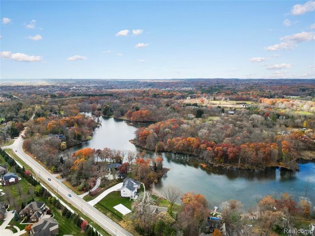 56853 Mount Vernon Road, Shelby Twp, MI 48316