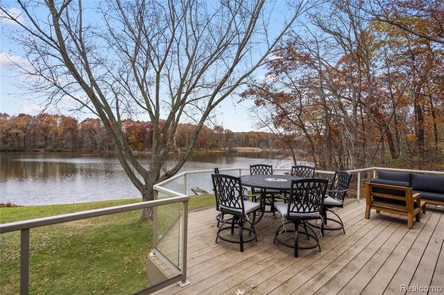 56853 Mount Vernon Road, Shelby Twp, MI 48316