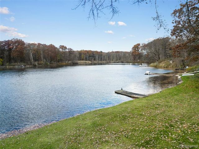 56853 Mount Vernon Road, Shelby Twp, MI 48316