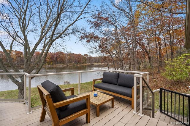 56853 Mount Vernon Road, Shelby Twp, MI 48316