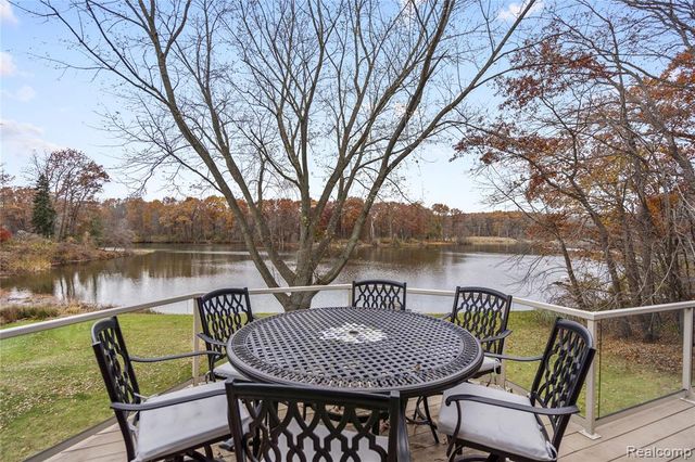 56853 Mount Vernon Road, Shelby Twp, MI 48316