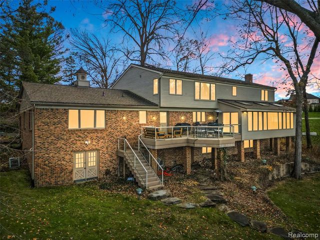 56853 Mount Vernon Road, Shelby Twp, MI 48316