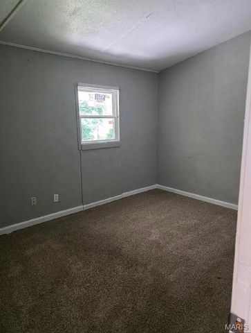 148 Saint James Lane, East St Louis, IL 62206