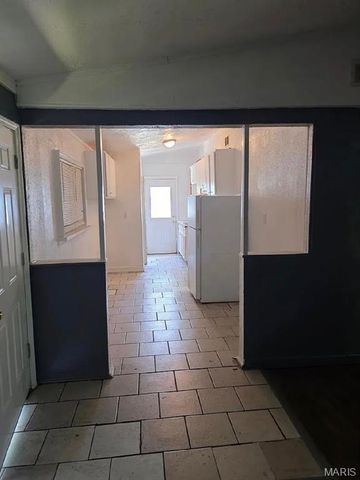 148 Saint James Lane, East St Louis, IL 62206